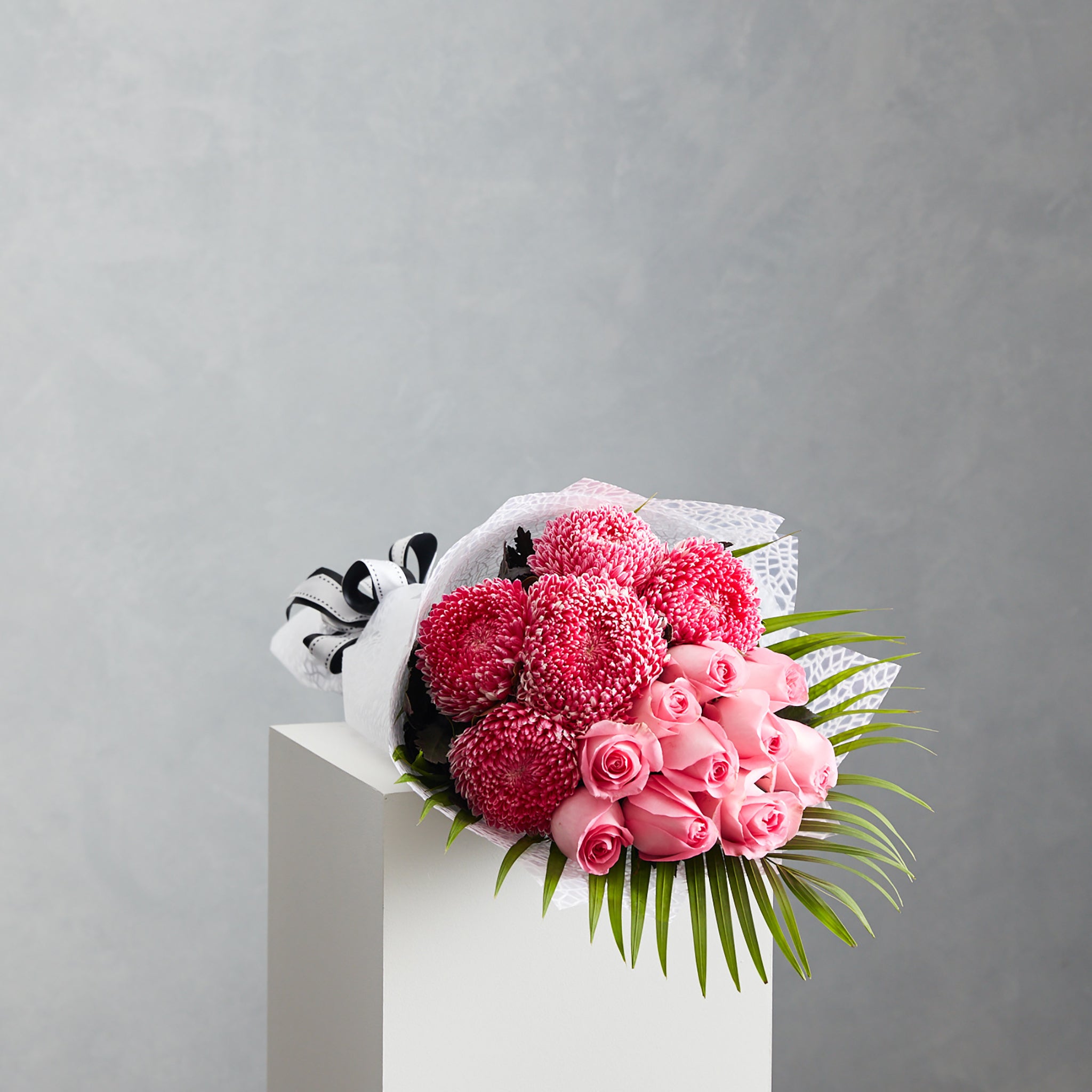 Disbud & Roses – Fresh Fresh Flowers